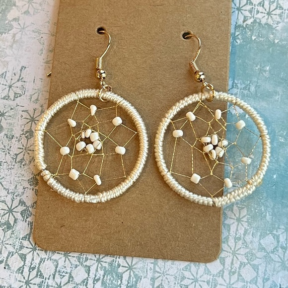 Jewelry - 🔥free with a bundle. Bead Dreamcatcher Earrings